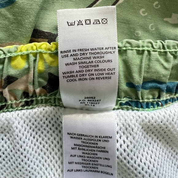 Mini Boden: Boys Green Underwater scene Swim Trunks: Size 7-8 years - Picture 4 of 4